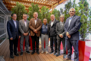 Integrantes del Comité Ejecutivo de la Federación Colombiana de Fútbol que asumirán el periodo 2026-2030. Ramón Jesurún continuará como presidente de la entidad. Foto: Federación Colombiana de Fútbol / Diseño: Deporte Meridiano.