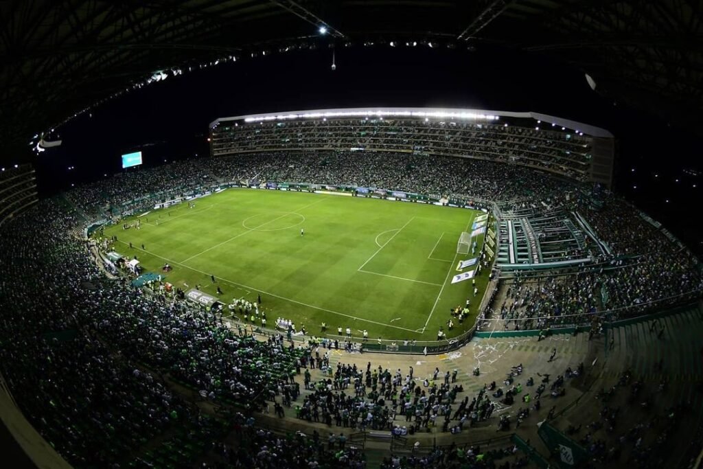 Vista real del Estadio Deportivo Cali en Palmira fotografiado en 2024, imagen de archivo