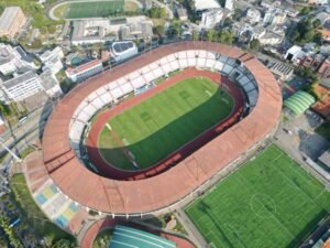Vista aérea real del estadio Palogrande de Manizales fotografiada en abril de 2024