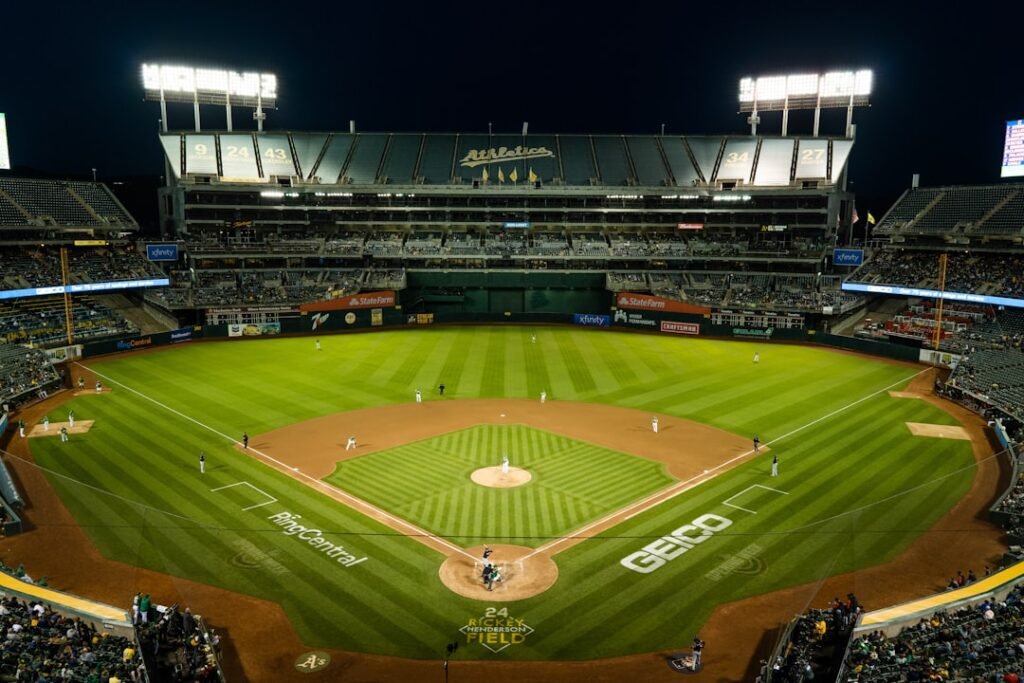Estadio de béisbol lleno; imagen ilustrativa para la postemporada MLB 2026
