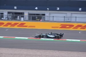 Monoplaza Mercedes de George Russell en Silverstone durante el Gran Premio de Gran Bretaña de 2026