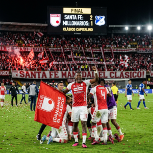 ¡Santa Fe se impone ante Millonarios en el Clásico Capitalino y celebra una victoria histórica junto a su afición!