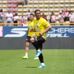 Teófilo Gutiérrez durante un calentamiento con Junior de Barranquilla; fotografía de archivo.