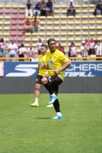 Jugadores del Junior de Barranquilla celebran la goleada 4-0 ante Fortaleza, liderada por Teófilo Gutiérrez.