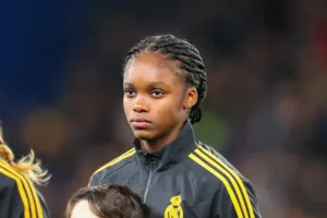 Linda Caicedo con el Real Madrid antes del partido ante Chelsea, 24 de enero de 2024. Foto de archivo: Katie Chan / Wikimedia Commons, CC BY-SA 4.0. No corresponde al encuentro ante Bayern.
