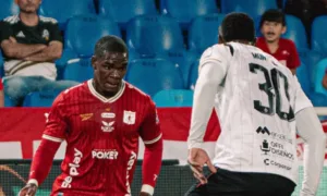 Jugadores de América de Cali celebran en la imagen oficial difundida para la cobertura de su victoria 3-1 sobre Cúcuta.