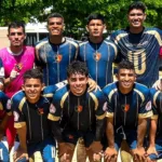 Integrantes de Caribbean Sun reunidos en la cancha de fútbol playa tras el zonal de Barranquilla de 2026.
