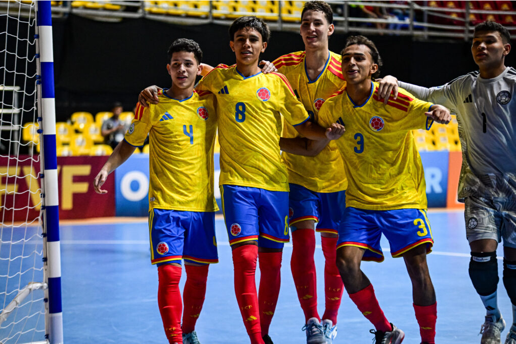 Selección Colombia Sub-20 de futsal celebra durante el Sudamericano 2026