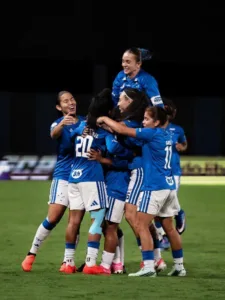 Jugadoras de Cruzeiro celebran un gol ante Libertad en los cuartos de la Libertadores Femenina 2026. Foto: Gustavo Martins/Cruzeiro, difundida por UOL.
