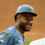 Jackson Chourio con el uniforme de Milwaukee Brewers en junio de 2025. Foto de archivo: IanStone20165, CC BY 4.0.