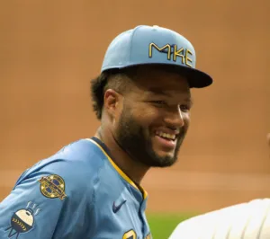 Jackson Chourio con el uniforme de Milwaukee Brewers en junio de 2025. Foto de archivo: IanStone20165, CC BY 4.0.