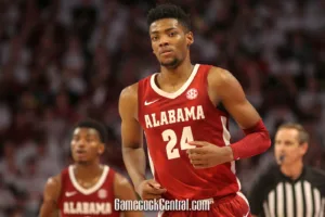 Brandon Miller jugando con Alabama en 2023. Archivo: Chris Gillespie/Gamecock Central, CC BY 2.0.