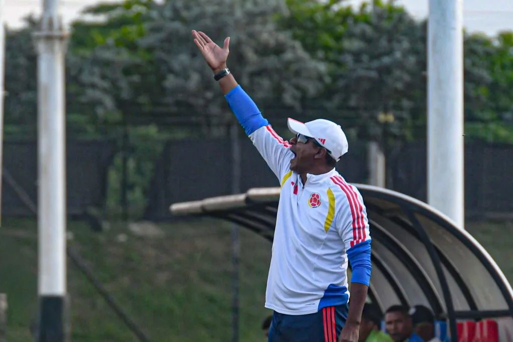 Jugadores juveniles de Colombia durante un entrenamiento en Barranquilla, imagen del balance oficial de la FCF del 23 de octubre de 2026.
