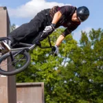 Lillyana Seidler realiza una maniobra de BMX Freestyle en Darmstadt, Alemania, en agosto de 2026.