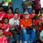 Participantes en la apertura de las Escuelas de Béisbol del Atlántico en Luruaco.