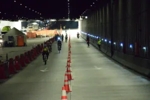 Ciclistas participan en una ciclovía en Parques del Río, Medellín, en 2019.