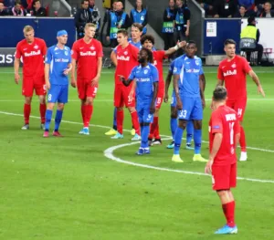 Jhon Lucumí, con el número 33 de Genk, durante un partido frente a Salzburg en septiembre de 2019.