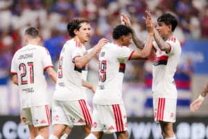 Jugadores del Flamengo en la imagen oficial del triunfo 3-0 ante Bahia, el 18 de octubre de 2026, en la Arena Fonte Nova.