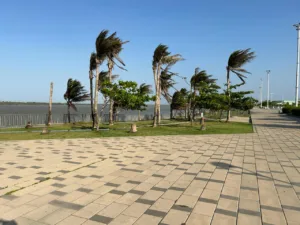 Paseo del Gran Malecón junto al río Magdalena en Barranquilla; archivo de 2024.