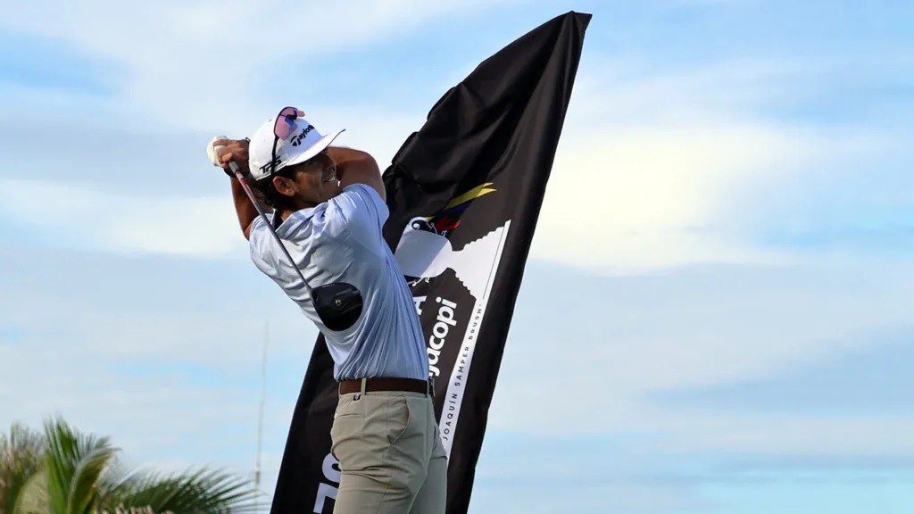 Juan Camilo Vesga en la fotografía publicada por PGA Colombia sobre la jornada inicial del Abierto de Colombia 2026 en Barranquilla.