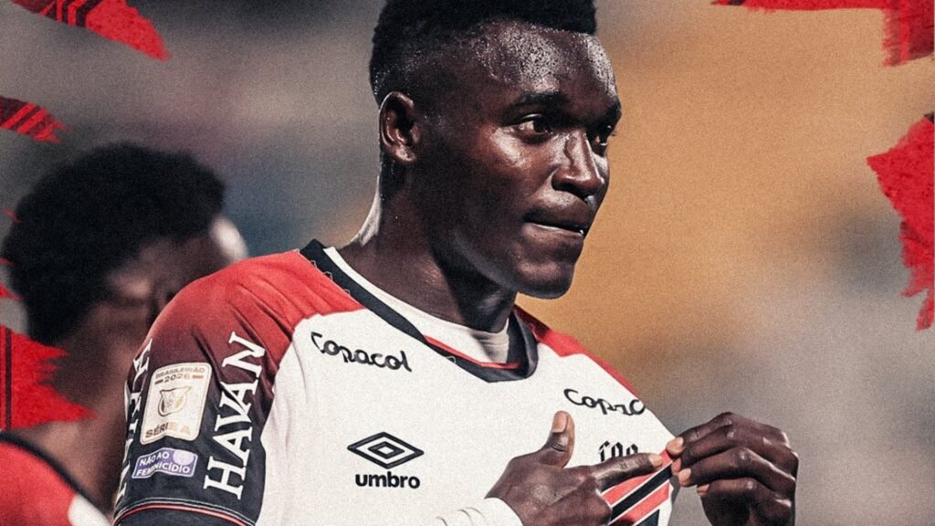 Kevin Viveros con Athletico Paranaense. Imagen institucional del club difundida por Win Sports; no se confirma que corresponda al partido ante Chapecoense.