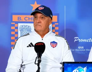 Mario Viera durante la rueda de prensa posterior al empate entre Boyacá Chicó y Junior en Tunja