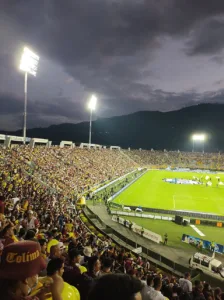 Aficionados del Deportes Tolima en el estadio Manuel Murillo Toro en 2021. Foto de archivo: Fútbolnet, CC BY-SA 4.0.