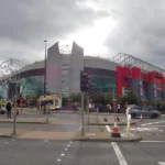 Exterior de Old Trafford el 12 de octubre de 2024; imagen de archivo, no del United-Bournemouth de 2026. Foto: Hullian111, Wikimedia Commons, CC BY-SA 4.0.